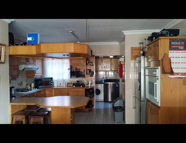 3 BEDROOM TOWNHOUSE FOR SALE IN VANDERBIJLPARK SE 2